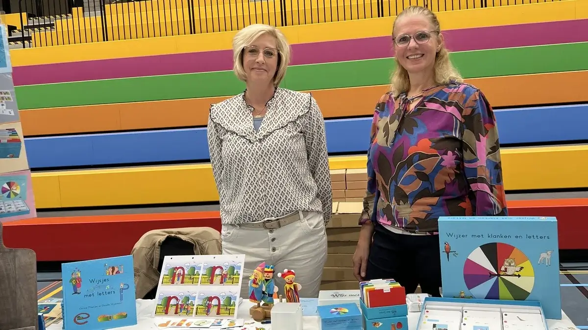 De stand van Wijs met Letters met het spel Wijzer met klanken en letters